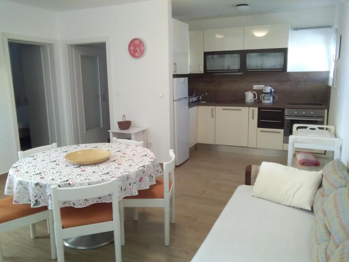 Apartmani Mateo Примоштен Экстерьер фото